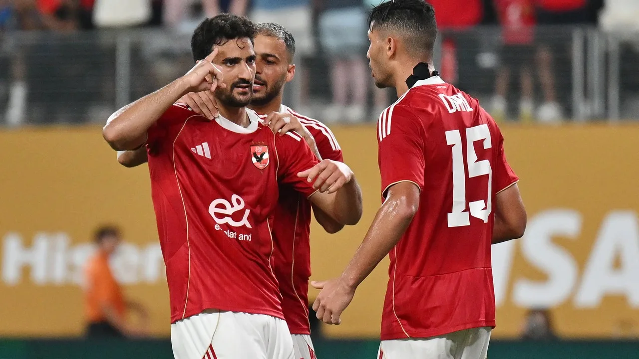 تغييرات في الأجهزة الفنية بين نادي زد والأهلي بعد انتقال وليد صلاح الدين وعادل مصطفى 2 تغييرات في الأجهزة الفنية بين نادي زد والأهلي بعد انتقال وليد صلاح الدين وعادل مصطفى