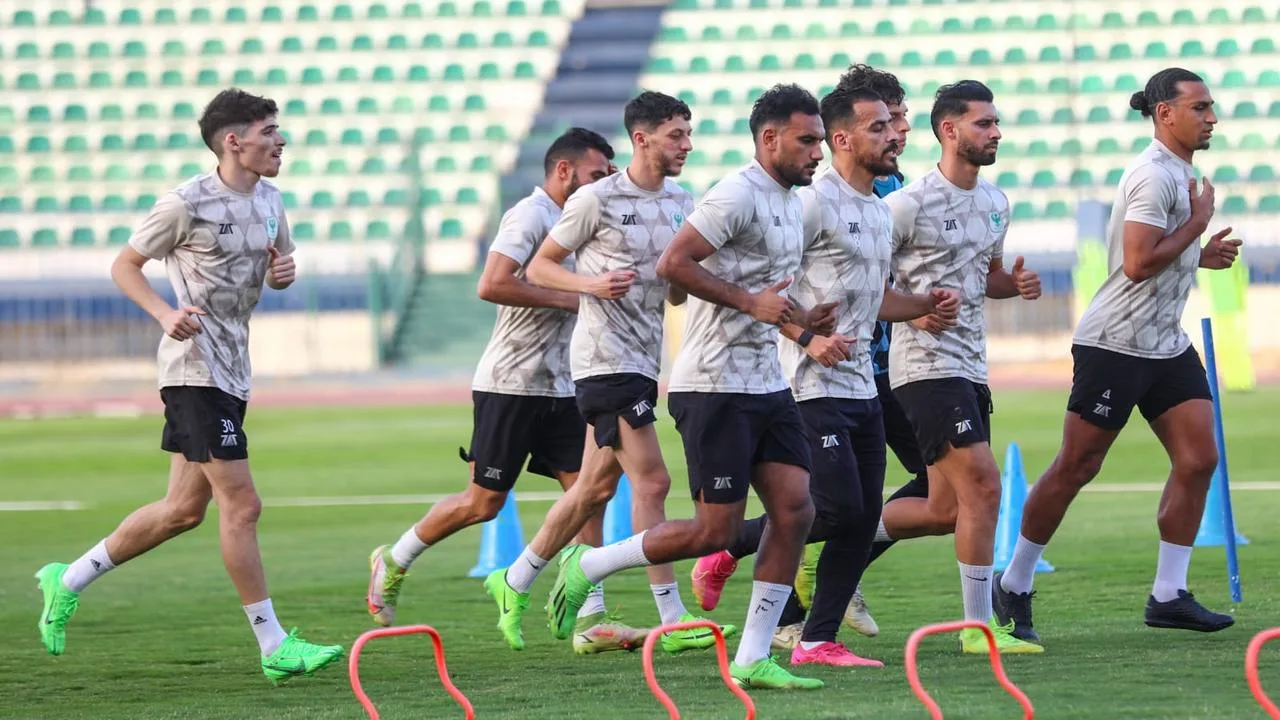 البنك الأهلي يستعد بقوة لاستئناف الدوري المصري بقيادة أيمن الرمادي 1 البنك الأهلي يستعد بقوة لاستئناف الدوري المصري بقيادة أيمن الرمادي